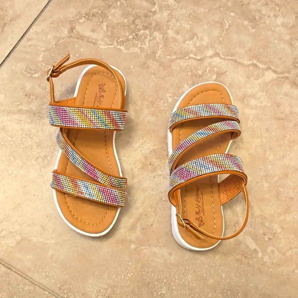 Girl's sandals. Size 1